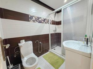 Élégant Appartement 2 Chambres avec Piscine et Climatisation à Guéliz