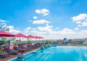 El Mufasa Skynest - Urban Luxury with Balcony, Infinity Pool, Gym & Sauna