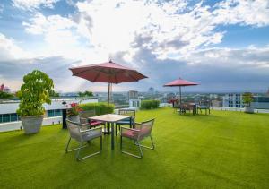 El Mufasa Skynest - Urban Luxury with Balcony, Infinity Pool, Gym & Sauna