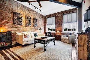 Chic Loft | Downtown | Front & Market