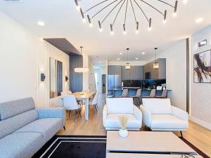 Spacious 3BR with Clubhouses and Splash Fun