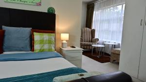 Sizanazo Guest House - in the Heart of Northcliff Hill