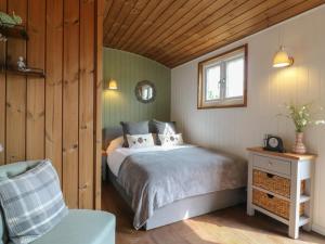 Luxury Shepherd Hut with Private Hot Tub