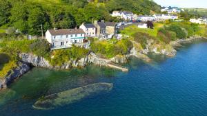 Glandore Cliff Cottage Getaway - Sea Access with Private Pier