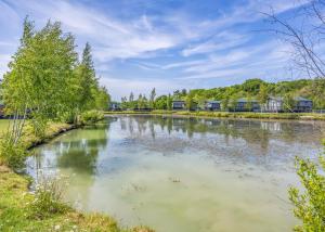 Woodhall Country Park Lodges