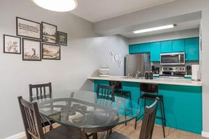 Birdie on the 17th Pool Pickleball Restaurant