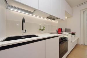 Contemporary Apartment by Luxury Getaways