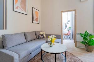 1BR - Central Chill with AC - Quiet Near Ruin Bars
