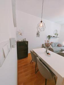 Trendy City Center Apartment with Balcony - Walk to Main Square, Next to Park, Netflix