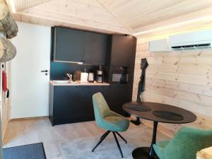 Hossaville Luxe West Lake Cabin