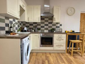 2 bed Elegant Flat in Stansted with parking