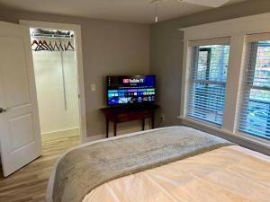 Your Lake House Awaits!