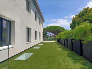 Vue et emplacement dexception à 20 m de la plage des Sablettes