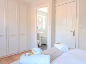 Lymm home 6 Bed 3 Bath Relocators Trades and Long Stays