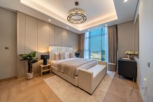 Luxe Haven 1BR8min drive DubaiMall & BurjKhalifa
