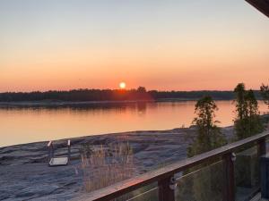 Escape to a Seaside Paradise Your Cozy Hideaway