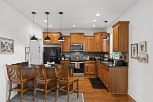 Mtn View and Game Room in Morganton Spacious Cabin!