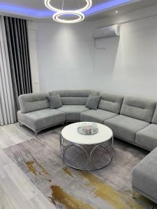 Bright Seaside Apartment, 100m from the Beach with Sea Views