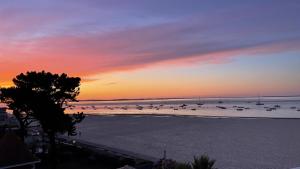 Première ligne - Vue mer exceptionnelle - Accès direct plage - Grand balcon - Parking privatif clos - Tout à pieds