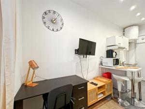 Functional apartment, Belleville, Paris 11