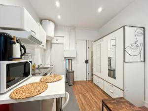 Functional apartment, Belleville, Paris 11