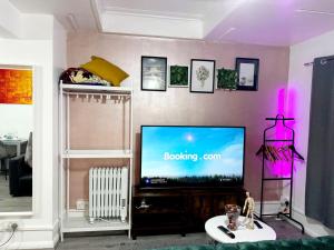 New Deluxe Studio Apt-2