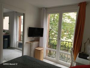Very nice private Appartment 1 living room with sofa bed 1 bedroom 1 bathroom with toilet 1 Kitchen