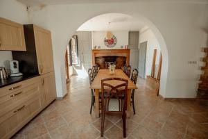 Maisons de vacances Maison de caractere, vue sur lac prive et vignes : photos des chambres