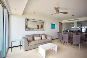 Apartment on the beach! Infinity pool