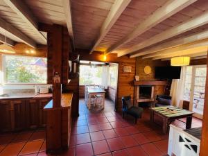 Cabaña soñada sobre el arroyo con dos dormitorios