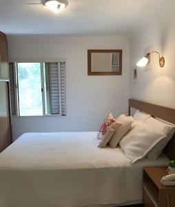 Espaçoso Flat com Varanda no Cavalinho Branco