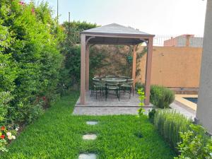 Villa-Appart Sara, superbe jardin & piscine privée