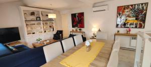 Cannes 5P rue dAntibes proche Palais des Festivals et Croisette