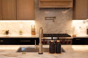 NEW! LUX 4BR + Rooftop | Parking | Metro