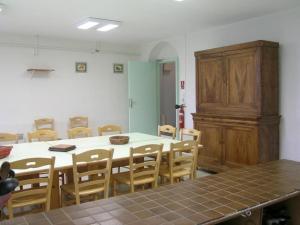 Maisons de vacances Gite familial tout confort avec jardin et loisirs a proximite, ideal pour 12-14 pers. - FR-1-489-340 : photos des chambres