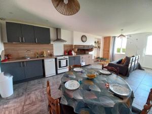 Maisons de vacances Gite champetre a Saint-Leon : nature, randonnee, peche, confort tout equipe, proche du PAL. - FR-1-489-518 : photos des chambres