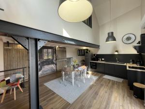 Gîte contemporain chaleureux pour 4 avec piscine partagée - FR-1-489-444