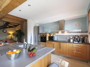 Maisons de vacances Gite familial ou entre amis, 12 pers max, nature, foret et equitation, proche Bagnoles de l'Orne - FR-1-497-18 : photos des chambres