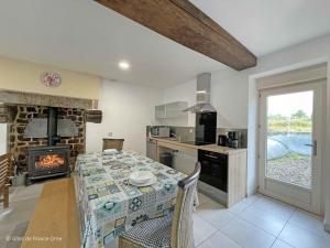 Maisons de vacances Maison Normande Authentique, Accessible PMR, Animaux Bienvenus, Activites Nature et Calme Assure - FR-1-497-74 : photos des chambres