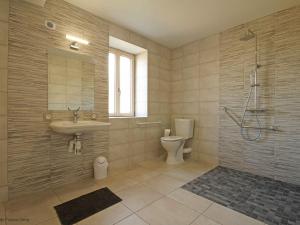 Maisons de vacances Maison Normande Authentique, Accessible PMR, Animaux Bienvenus, Activites Nature et Calme Assure - FR-1-497-74 : photos des chambres
