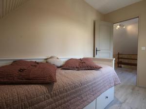 Maisons de vacances Maison percheronne avec jardin, animaux acceptes, WiFi, cheminee, proche commerces - FR-1-497-29 : photos des chambres