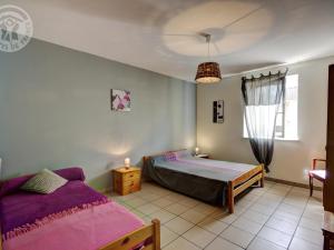 Maisons de vacances Gite chaleureux a 15 min de St-Etienne, 2 chambres, terrasse, jardin, animaux acceptes - FR-1-496-4 : photos des chambres