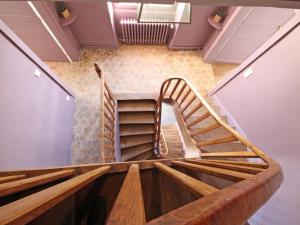 Maison Spacieuse avec Piscine Couverte et Wifi à Laleu - FR-1-497-46