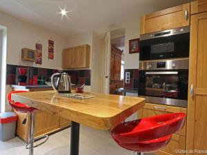 Maisons de vacances Gite charmant et lumineux pres de Bagnoles de l'Orne, jardin, cheminee, teletravail, WIFI inclus - FR-1-497-14 : photos des chambres