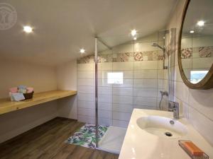 Maisons de vacances Gite renove avec fibre et confort a Panissieres - FR-1-496-367 : Maison de Vacances