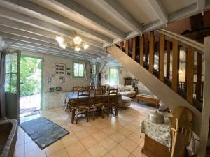 Maisons de vacances Maison de charme avec jardin luxuriant, pres de la Suisse Normande, ideale pour deconnexion totale - FR-1-497-35 : photos des chambres