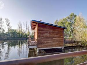 Cabane insolite au bord dun étang, animaux acceptés, terrasse privative - FR-1-496-77