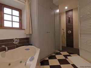 Maison authentique près dun étang avec animaux acceptés, linge et ménage inclus - FR-1-497-142