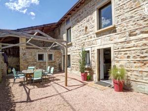 Deux gîtes confortables avec cheminée et piscine commune, animaux admis, pour 13 personnes - FR-1-496-140