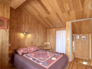 Gîte authentique avec terrasses spacieuses - FR-1-496-327